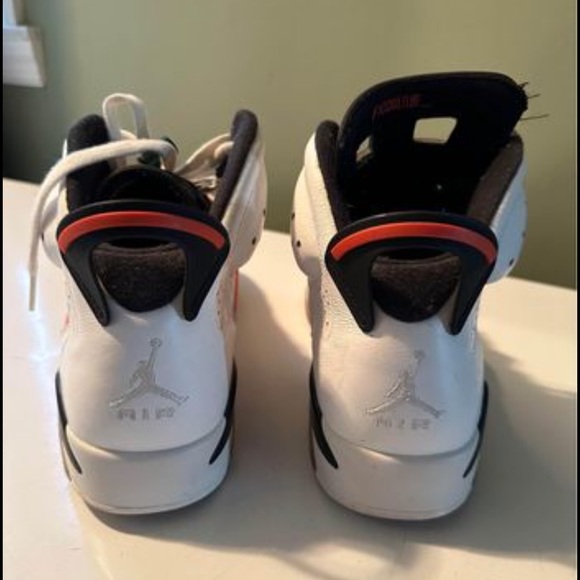 MEN Air Jordan “Gatorades” Size 10 WORN, LIKE NEW - Picture 4 of 4